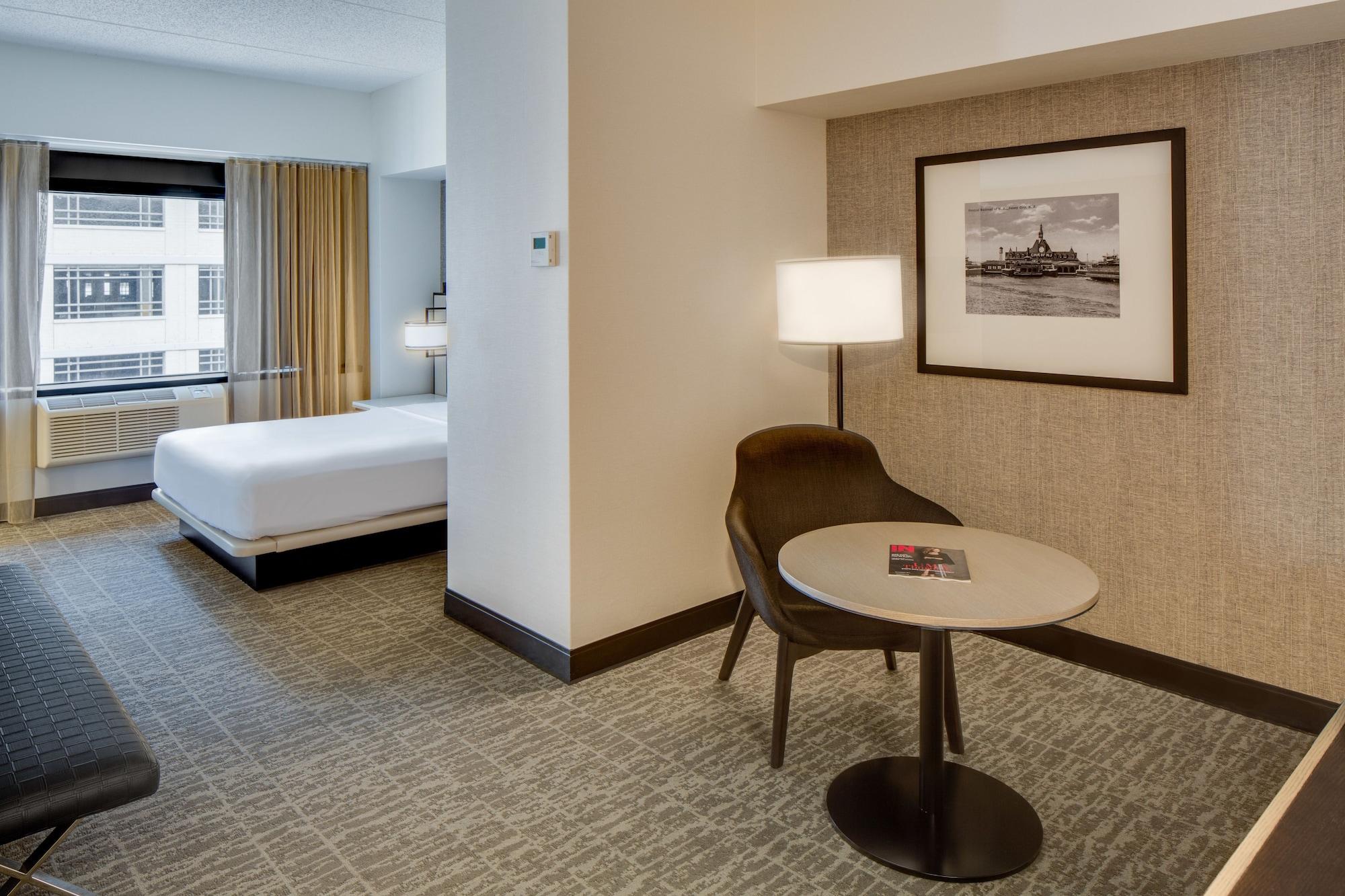 Doubletree By Hilton Hotel & Suites Джърси Сити Екстериор снимка