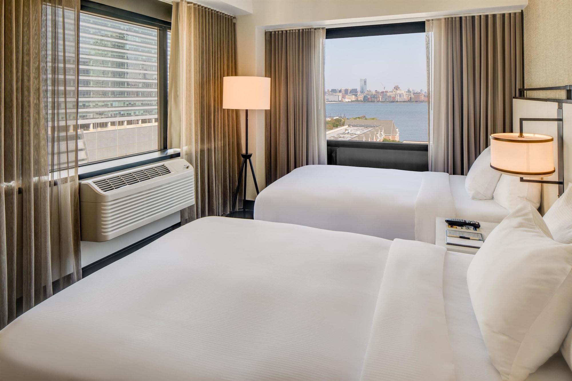 Doubletree By Hilton Hotel & Suites Джърси Сити Екстериор снимка