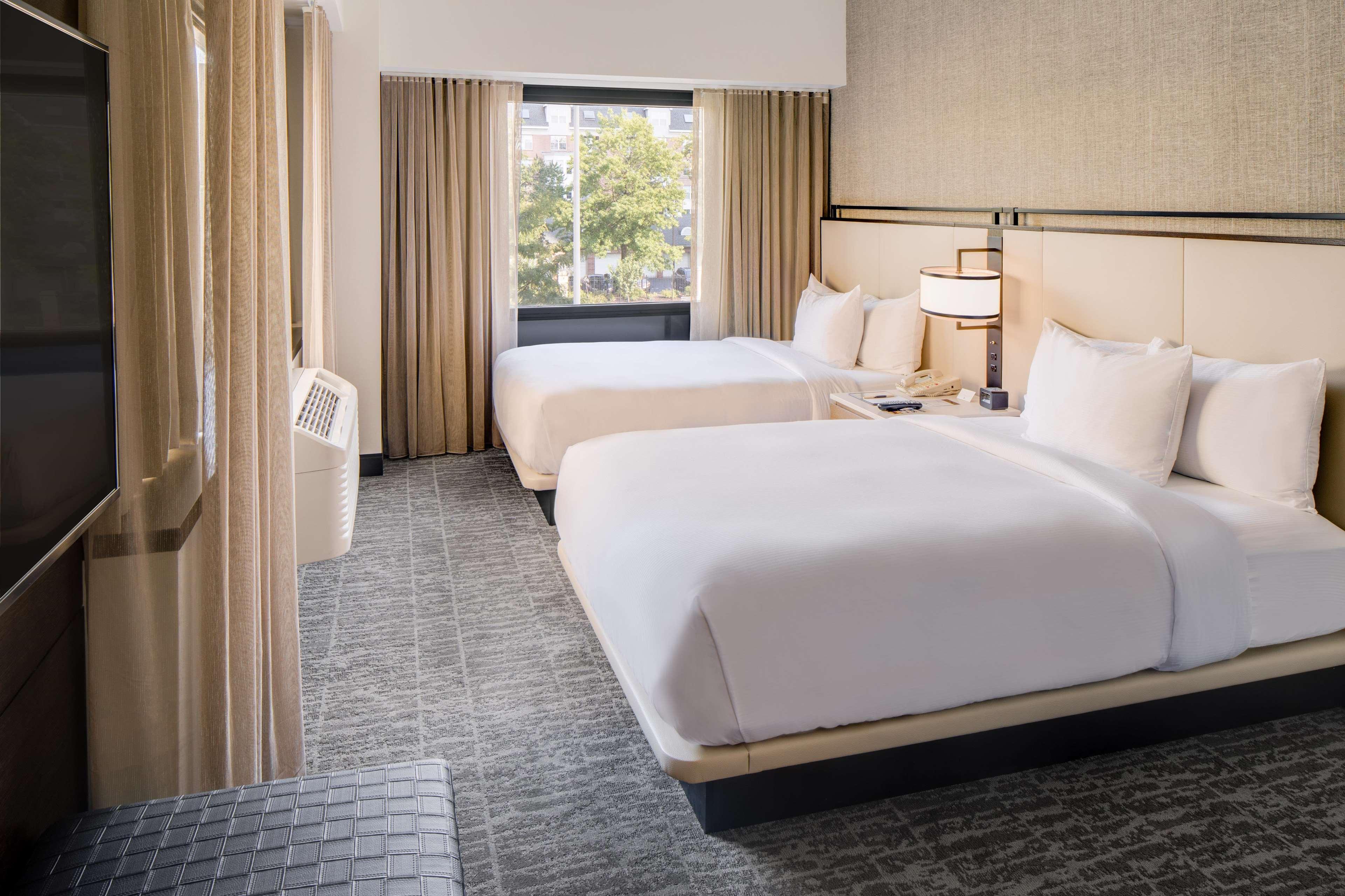 Doubletree By Hilton Hotel & Suites Джърси Сити Екстериор снимка