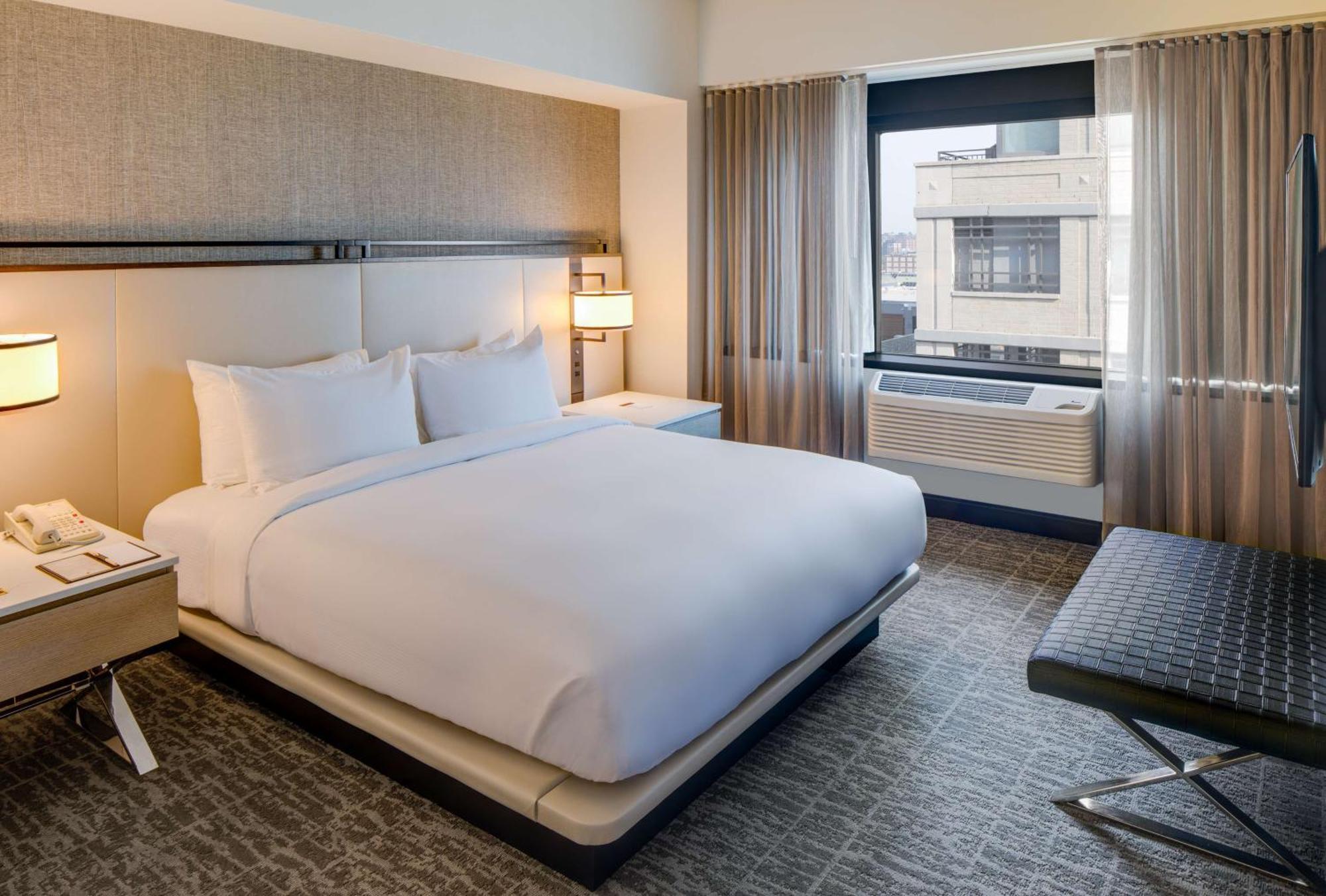 Doubletree By Hilton Hotel & Suites Джърси Сити Екстериор снимка