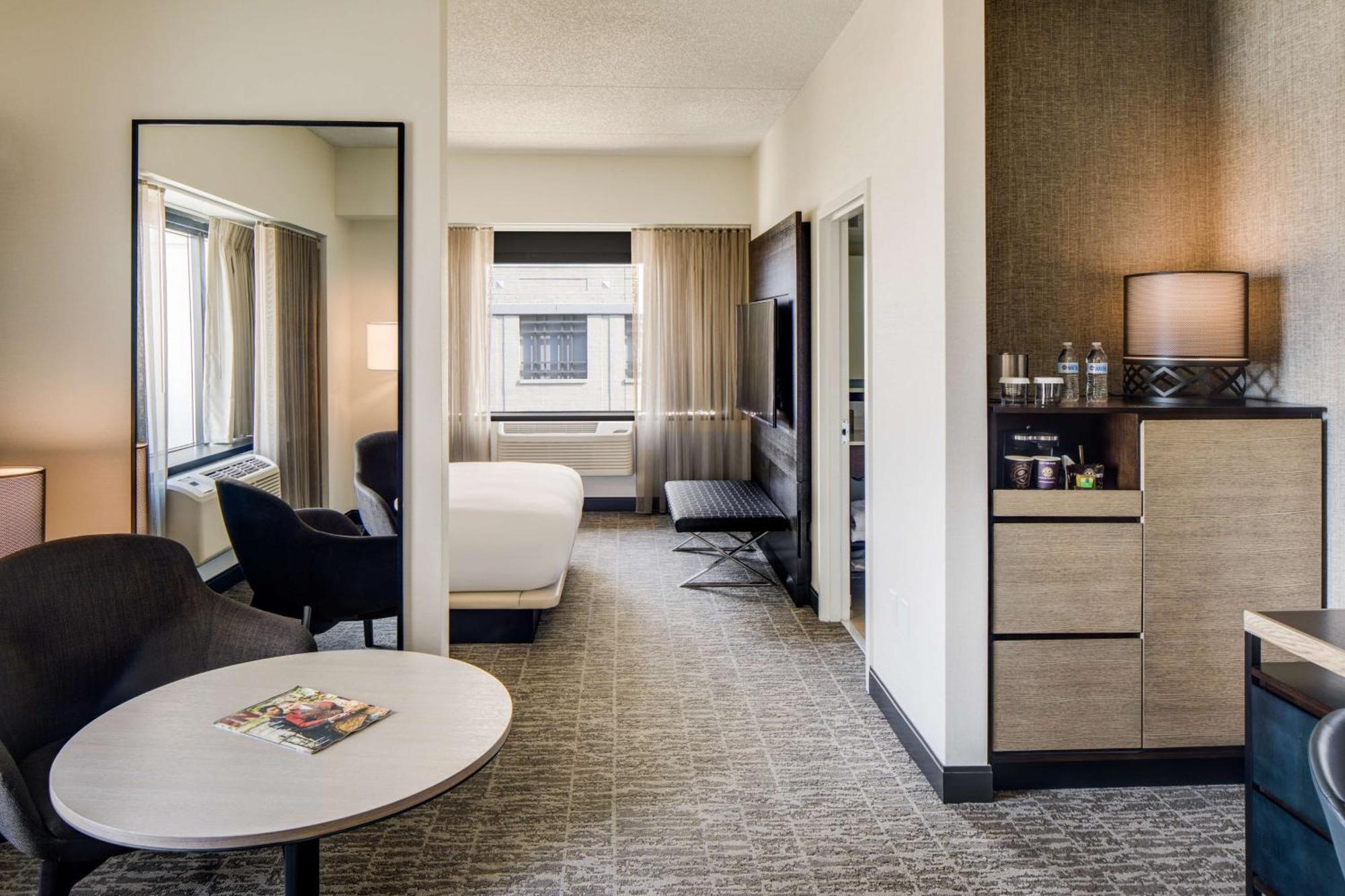 Doubletree By Hilton Hotel & Suites Джърси Сити Екстериор снимка
