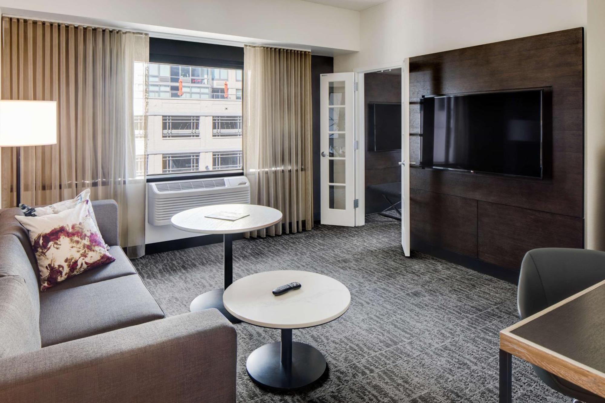 Doubletree By Hilton Hotel & Suites Джърси Сити Екстериор снимка