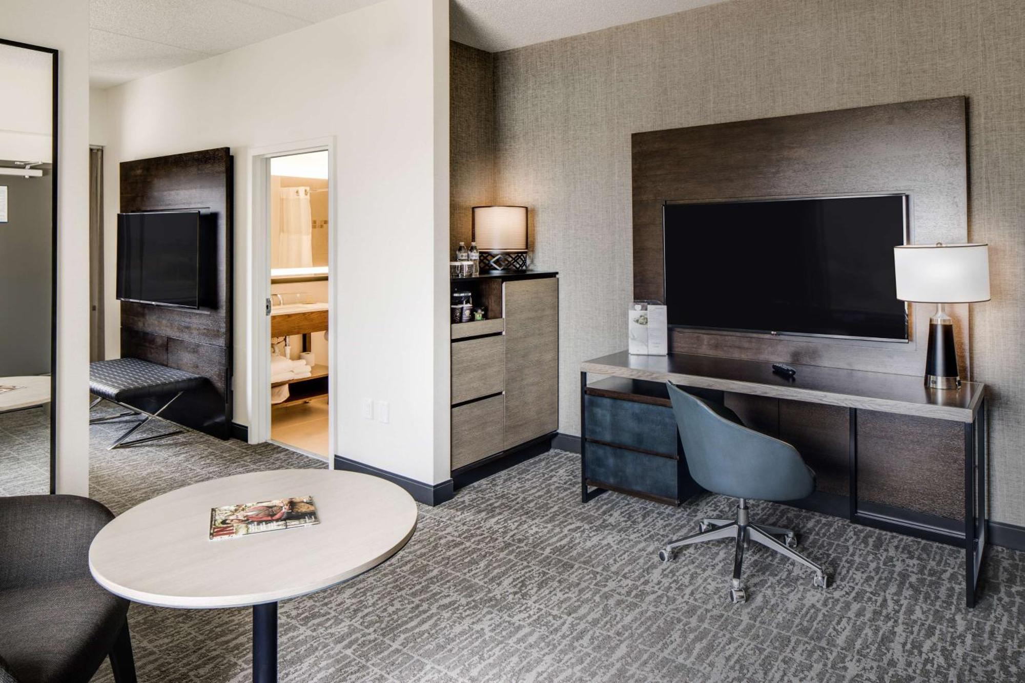 Doubletree By Hilton Hotel & Suites Джърси Сити Екстериор снимка