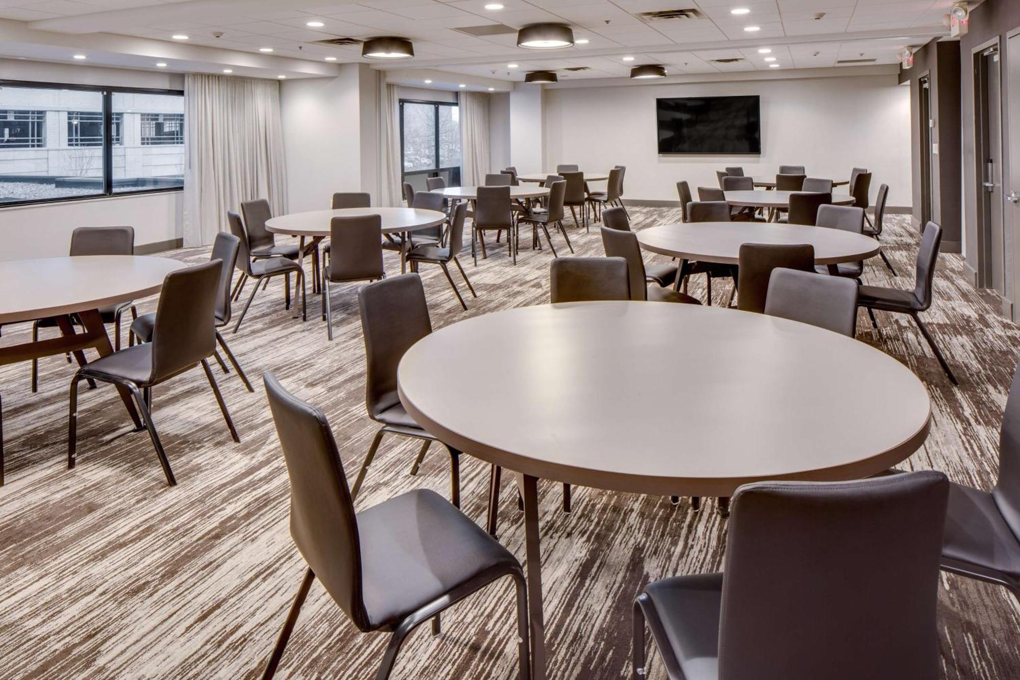 Doubletree By Hilton Hotel & Suites Джърси Сити Екстериор снимка