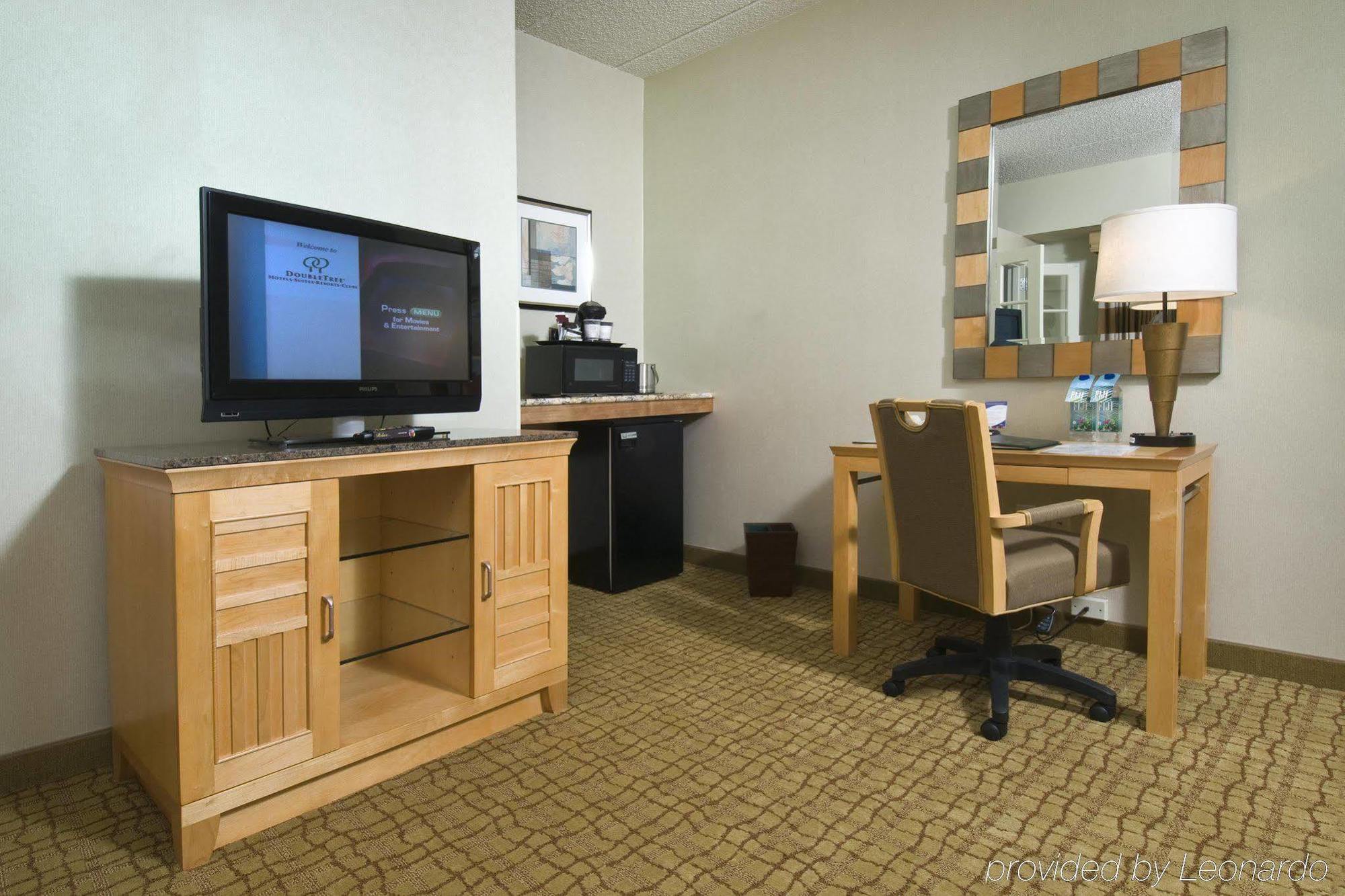 Doubletree By Hilton Hotel & Suites Джърси Сити Екстериор снимка